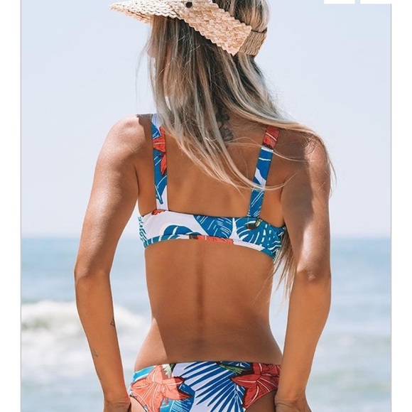 Bikini - Picture 2 of 2